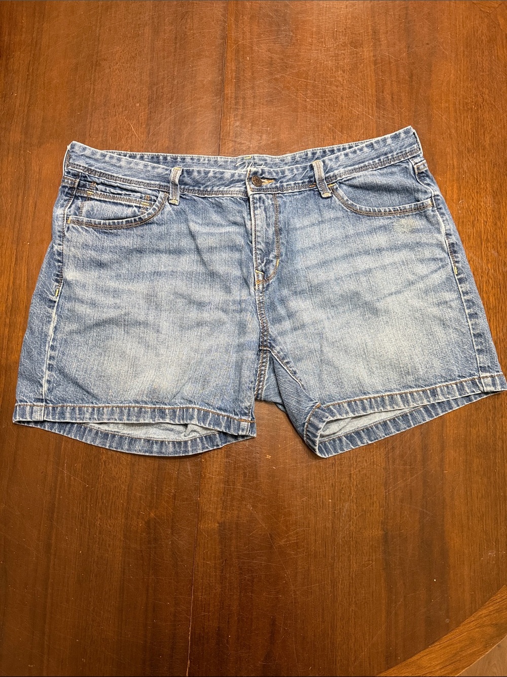 Old Navy Classic Women's Light Blue Denim Shorts Lightweight Size 16